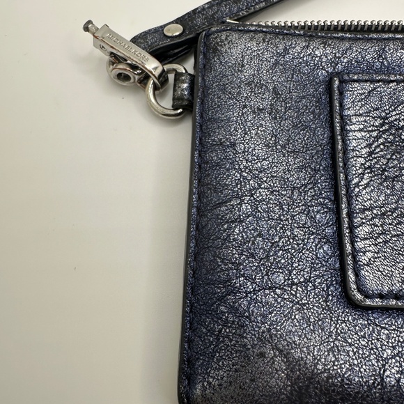 Michael Kors Shimmery Blue Metallic Leather Wristlet/Wallet Leather Zip - Picture 7 of 8